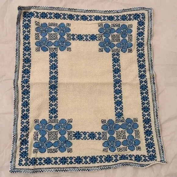 6  Table Napkins - Picture 6 of 8